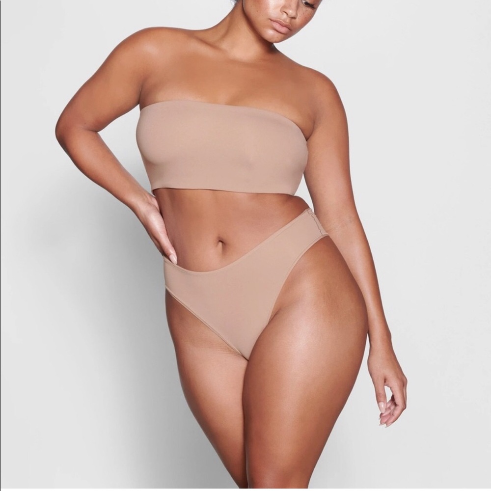 SKIMS FITS EVERYBODY BANDEAU BRA B220 Sienna